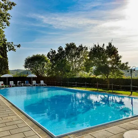 Popoltaio-schiacciato Sleeps 3 Pool Air Con Апартаменты Ravigliano
