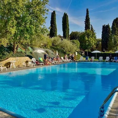Popoltaio-schiacciato Sleeps 3 Pool Air Con