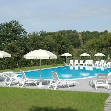 Popoltaio-schiacciato Sleeps 3 Pool Air Con Ravigliano