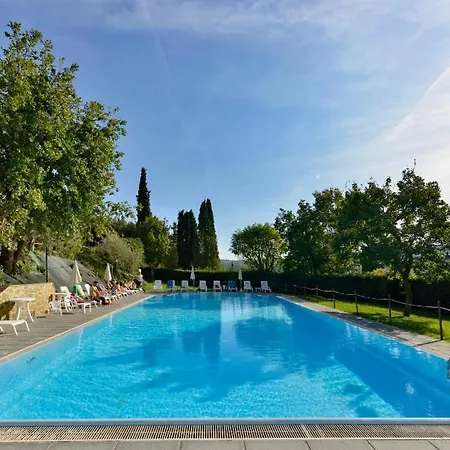 Popoltaio-schiacciato Sleeps 3 Pool Air Con Апартаменты